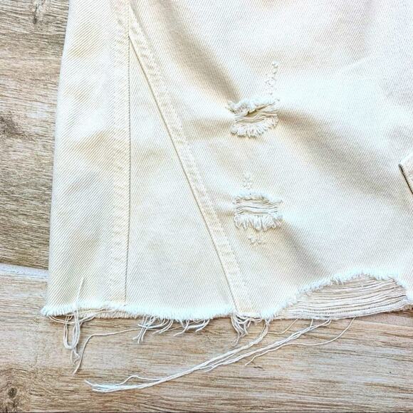 Free People Ivory Denim Mini Skirt Sz 27 Distressed Y2K Festival Indie Sleaze - Picture 6 of 9